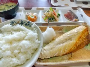 高田屋食堂の鯖焼き定食